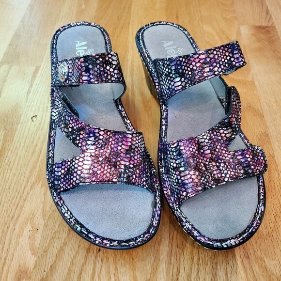 Like New Alegria Loti Funtastic Snake Purple Shimmer Sandals Wedge Leather 38/8 - Picture 4 of 7